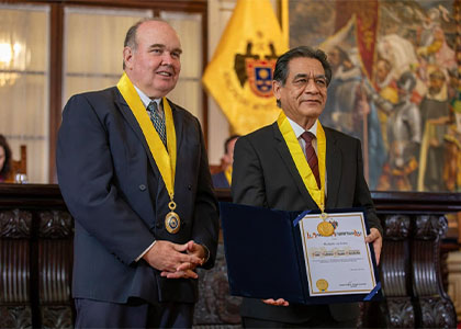  Municipalidad Metropolitana de Lima otorgó medalla de Lima al rector de la USMP